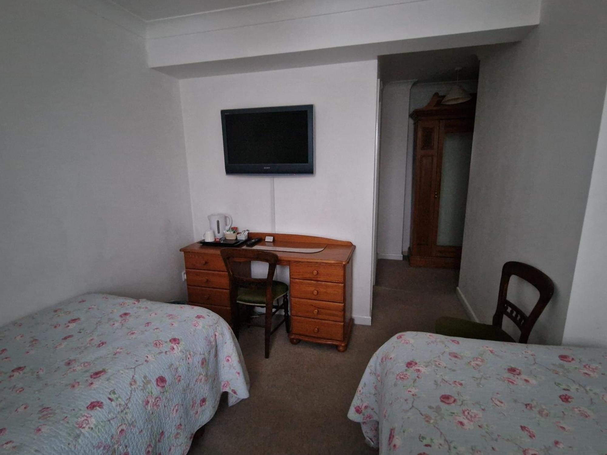 Avon Manor Guest House Lee-on-the-Solent Exterior photo